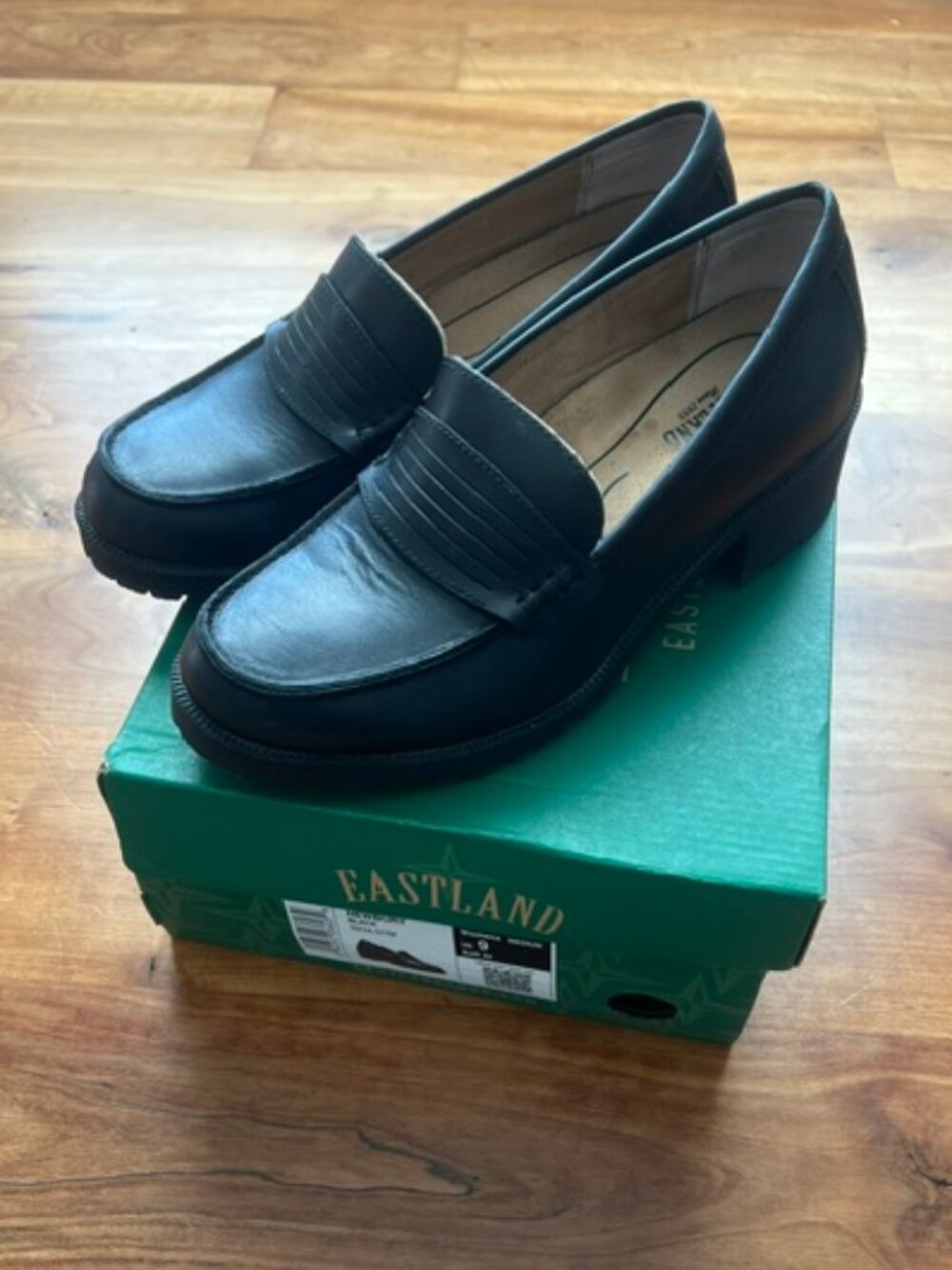 New in Box Black Leather Eastland Newbury Lug Sole Loafers